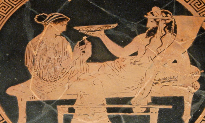 Мебель у греков была простой - ложе делали без спинки